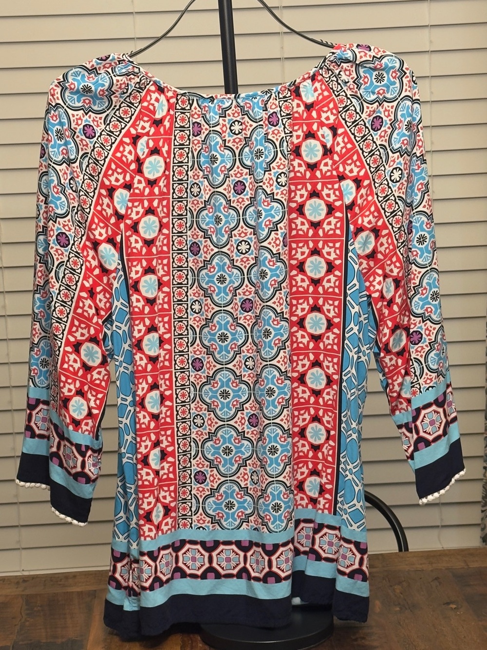 Crown & Ivy Women's Peasant Top in Blue & Red 0X - Picture 2 of 6